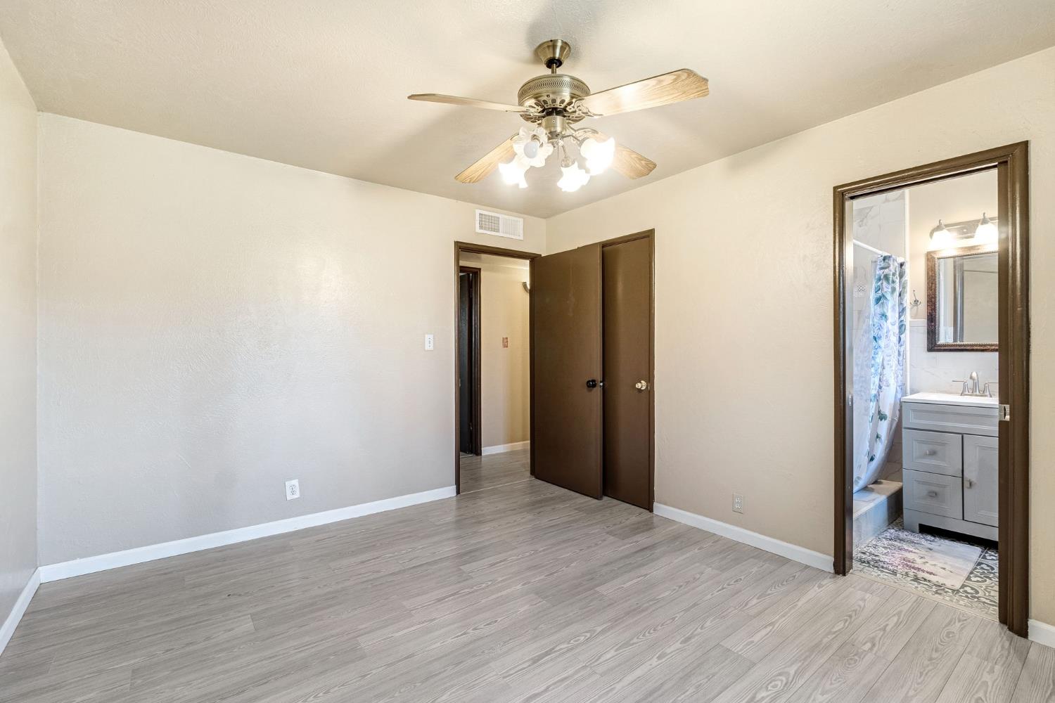 5064 E Hammond Ave, Fresno, CA 93727