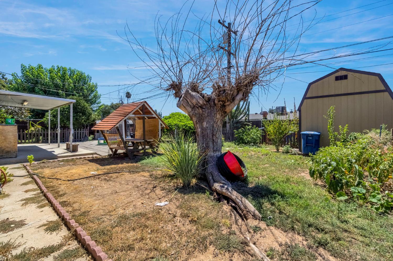 5064 E Hammond Ave, Fresno, CA 93727