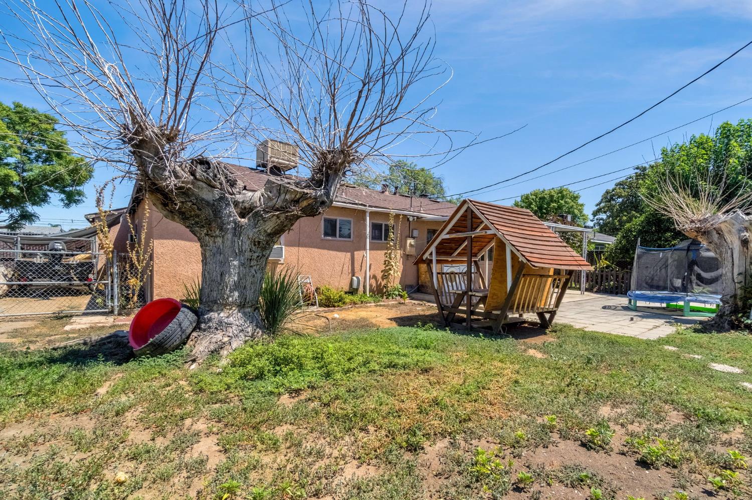 5064 E Hammond Ave, Fresno, CA 93727