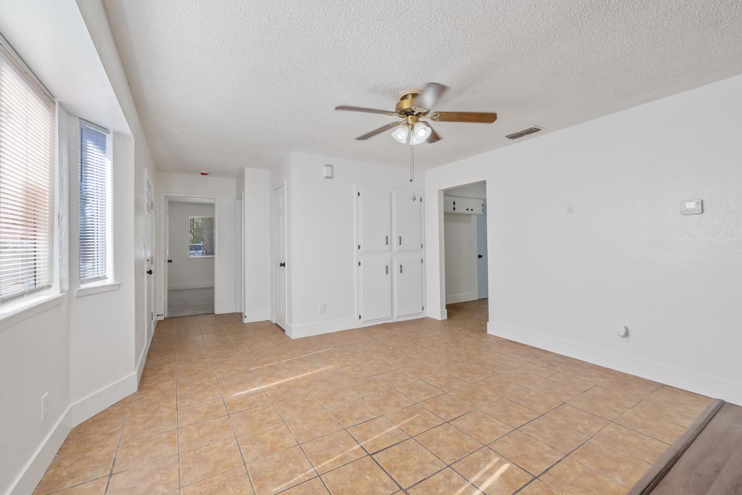 5451 W Santa Ana Ave, Fresno, CA 93722