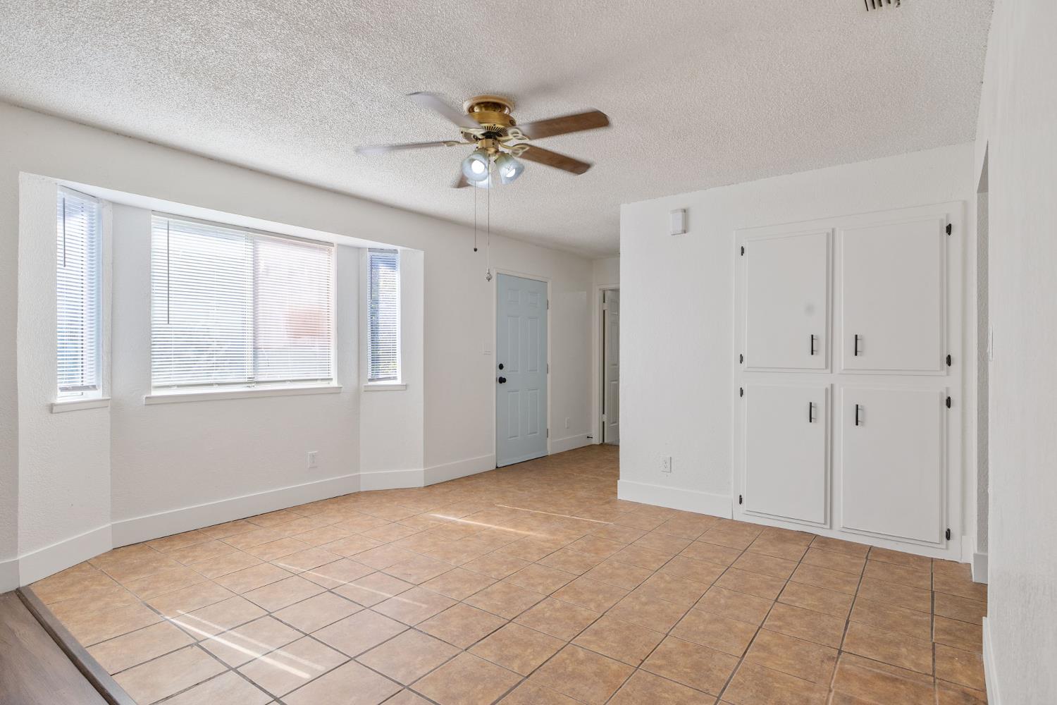 5451 W Santa Ana Ave, Fresno, CA 93722