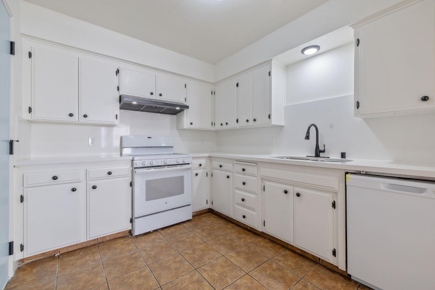 5451 W Santa Ana Ave, Fresno, CA 93722