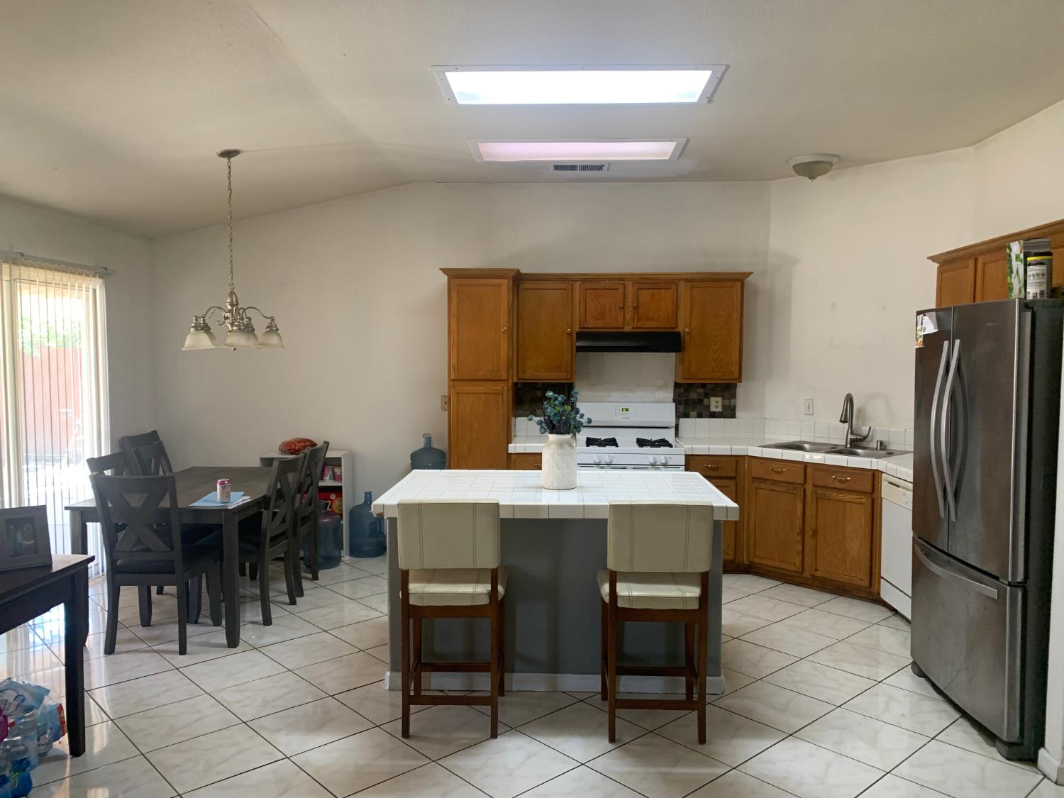 682 Sunset Ave, Lemoore, CA 93245