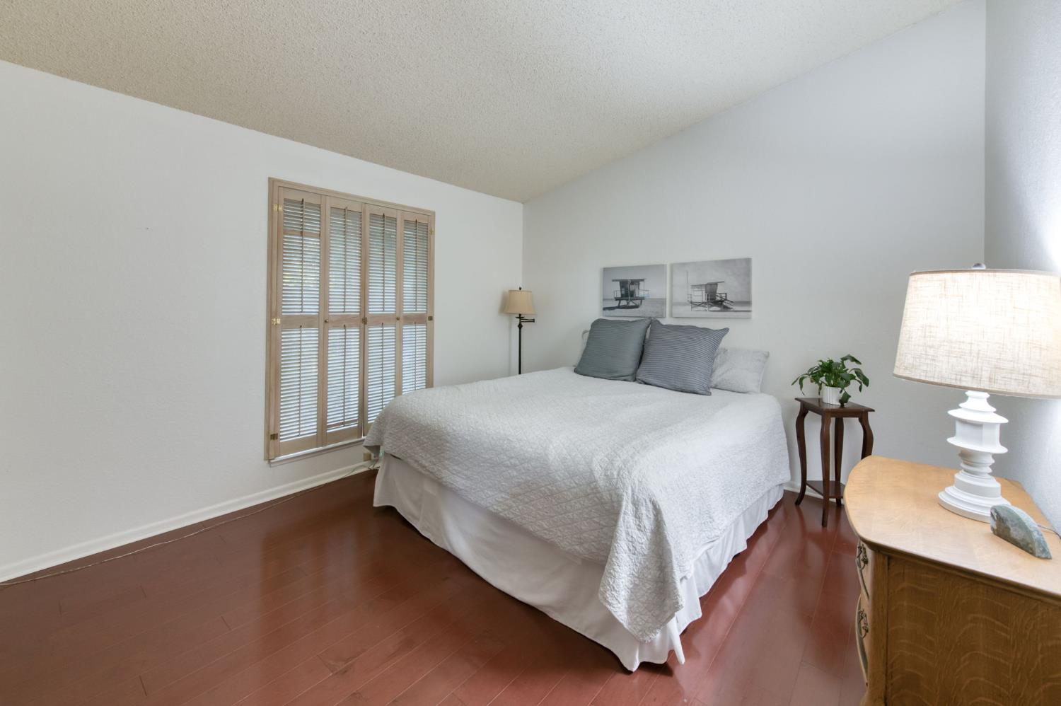 1687 W Dovewood Ln, Fresno, CA 93711