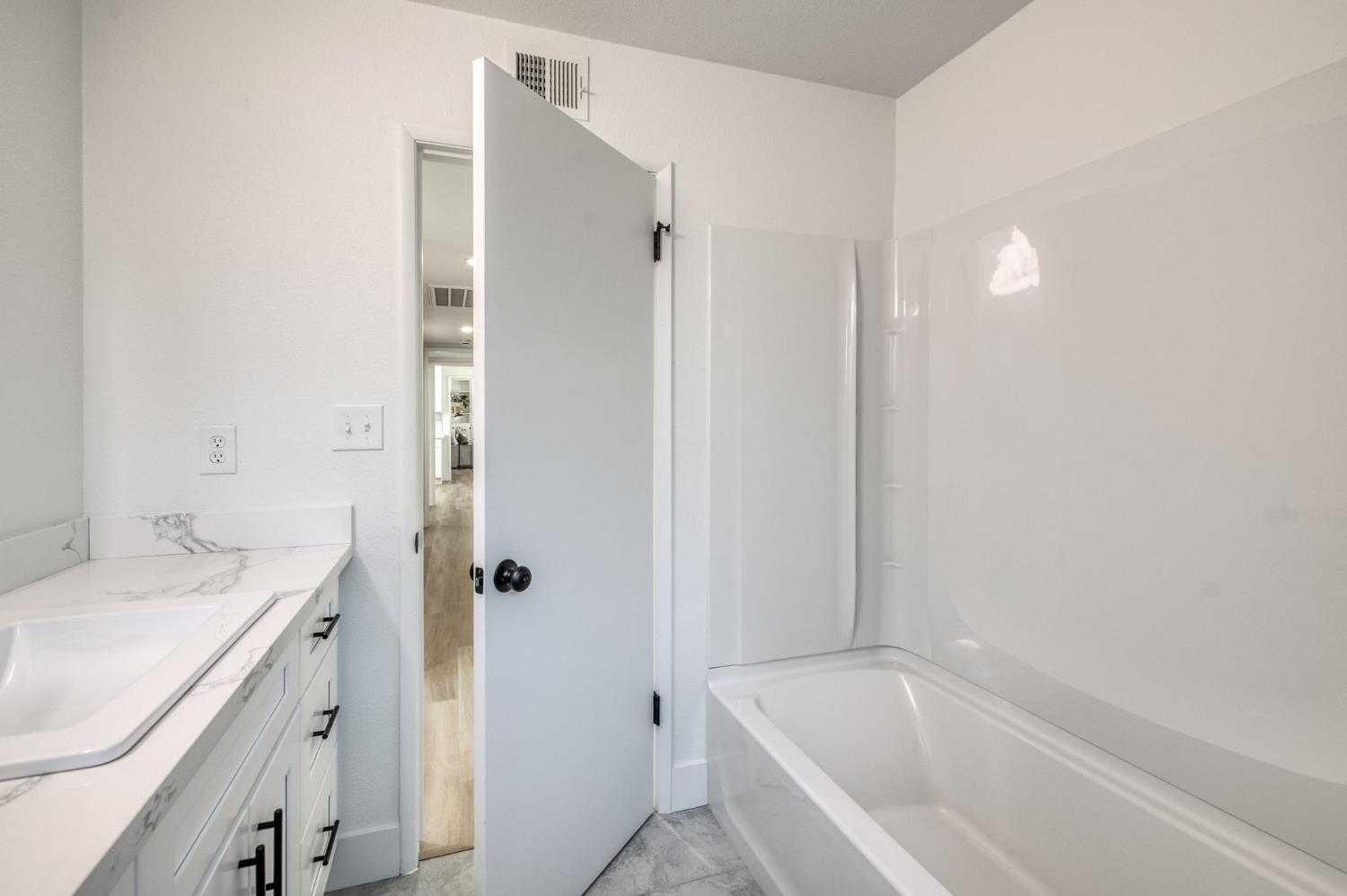 881 E Alluvial, Fresno, CA 93720