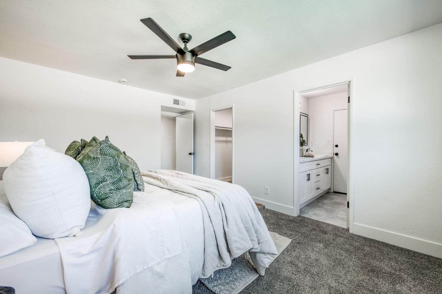 881 E Alluvial, Fresno, CA 93720