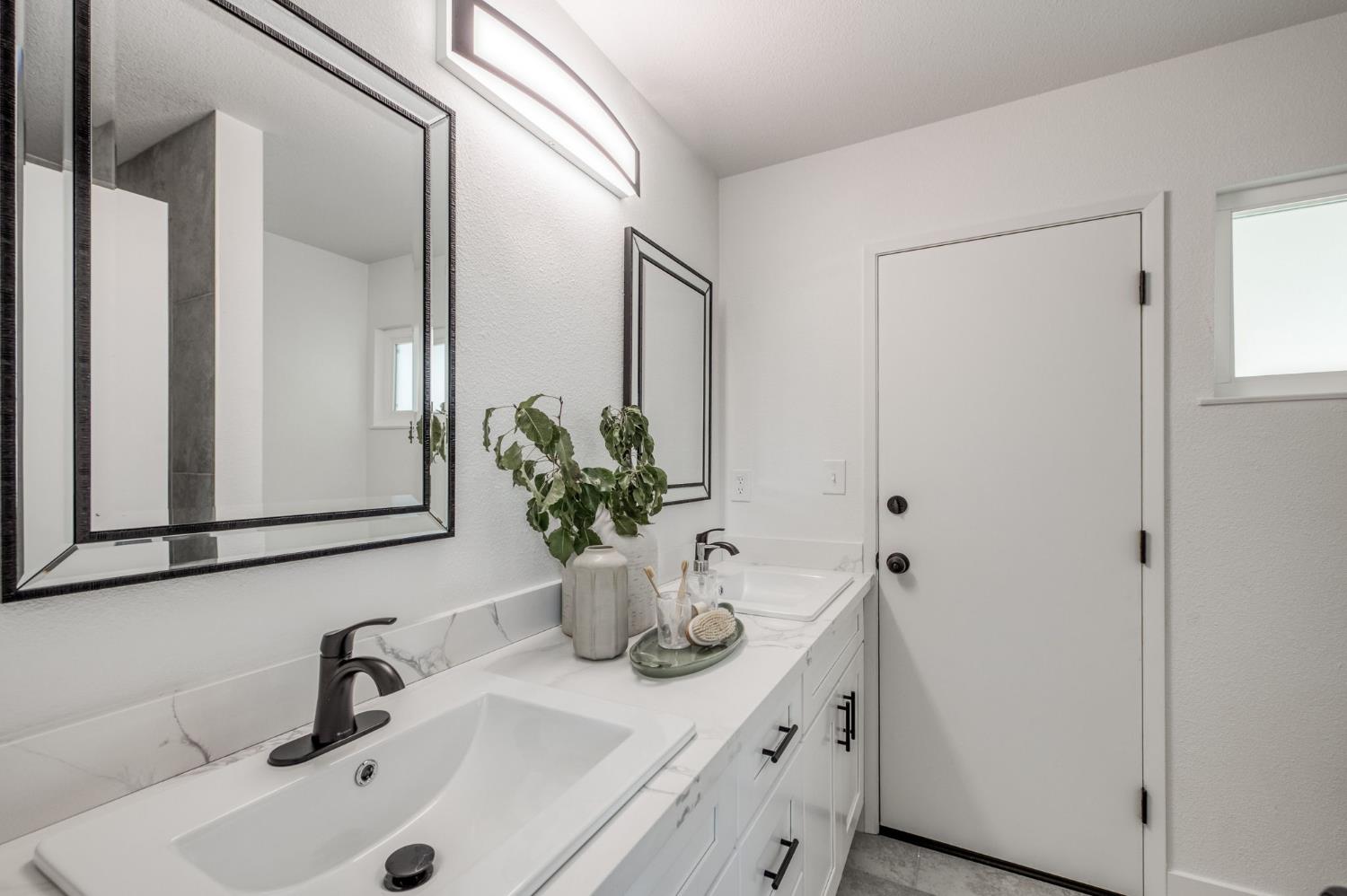 881 E Alluvial, Fresno, CA 93720