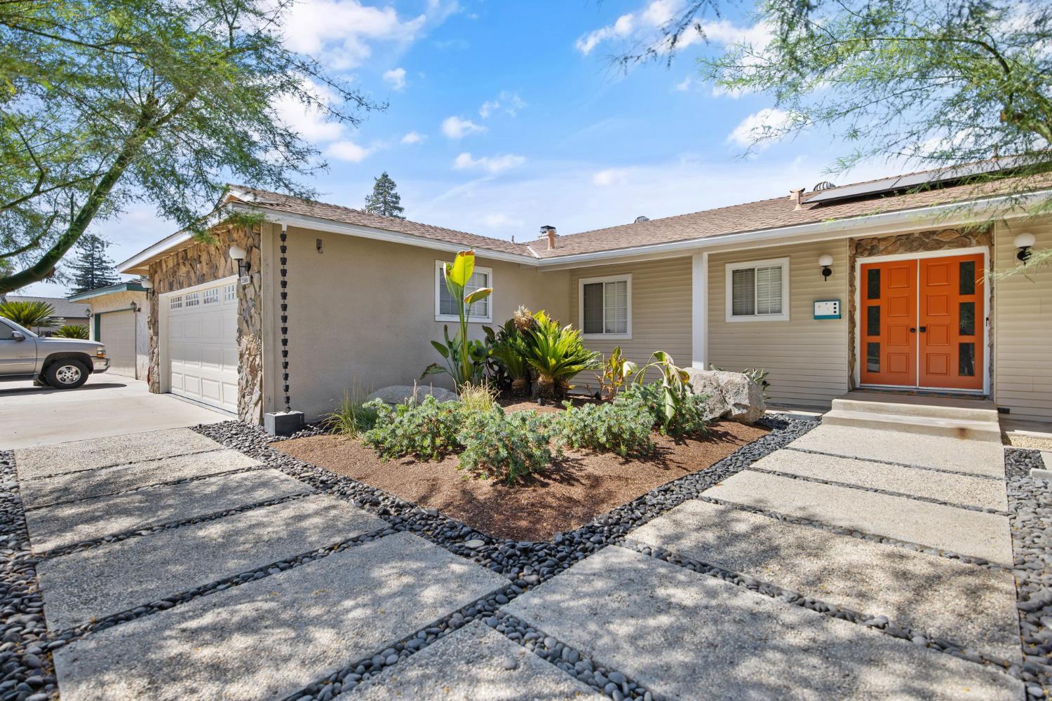 3500 W Hillsdale Ave, Visalia, CA 93291