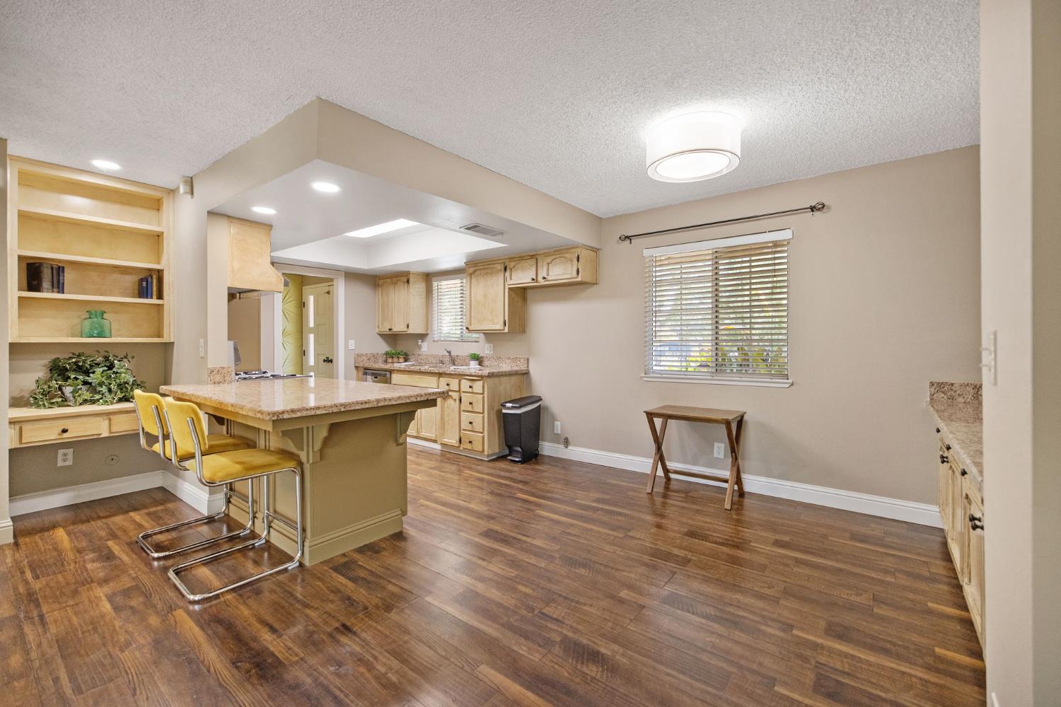 3500 W Hillsdale Ave, Visalia, CA 93291