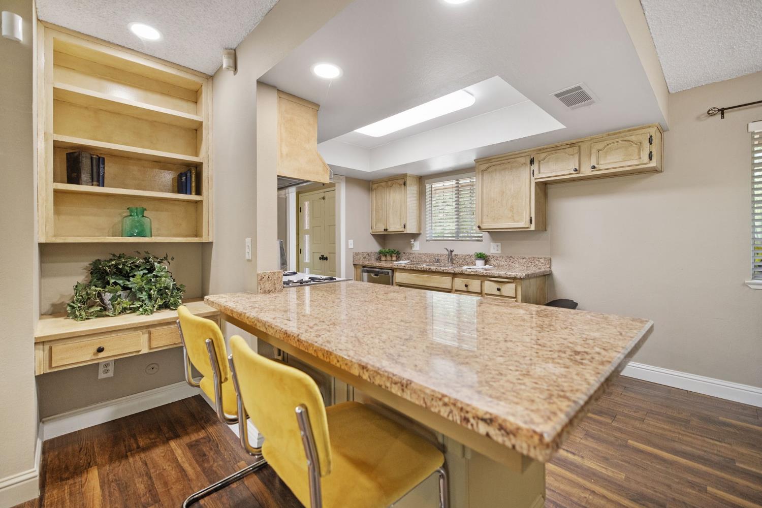 3500 W Hillsdale Ave, Visalia, CA 93291