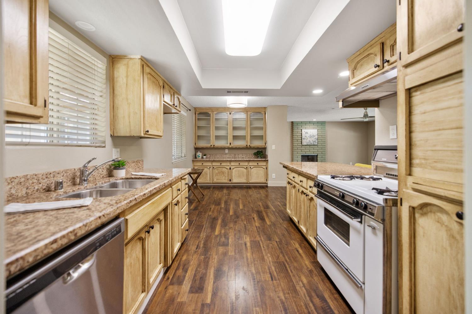 3500 W Hillsdale Ave, Visalia, CA 93291