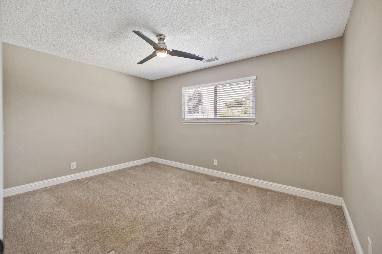 3500 W Hillsdale Ave, Visalia, CA 93291