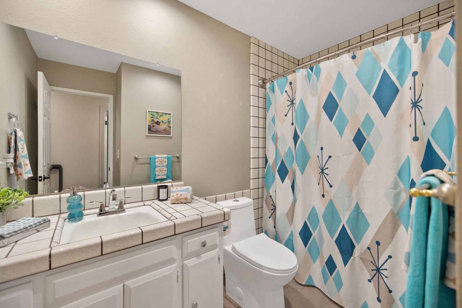 3500 W Hillsdale Ave, Visalia, CA 93291