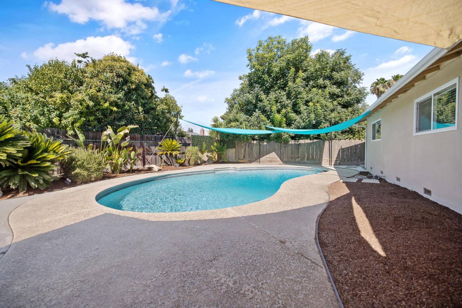 3500 W Hillsdale Ave, Visalia, CA 93291