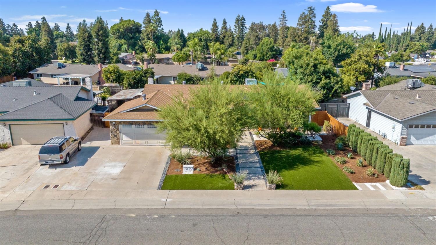 3500 W Hillsdale Ave, Visalia, CA 93291