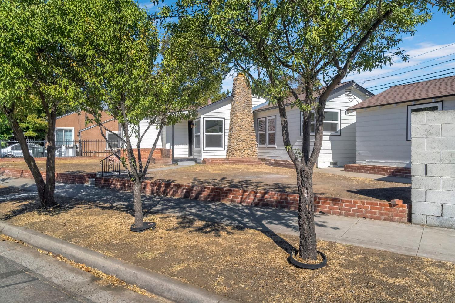 4245 E Ball Ave, Fresno, CA 93702
