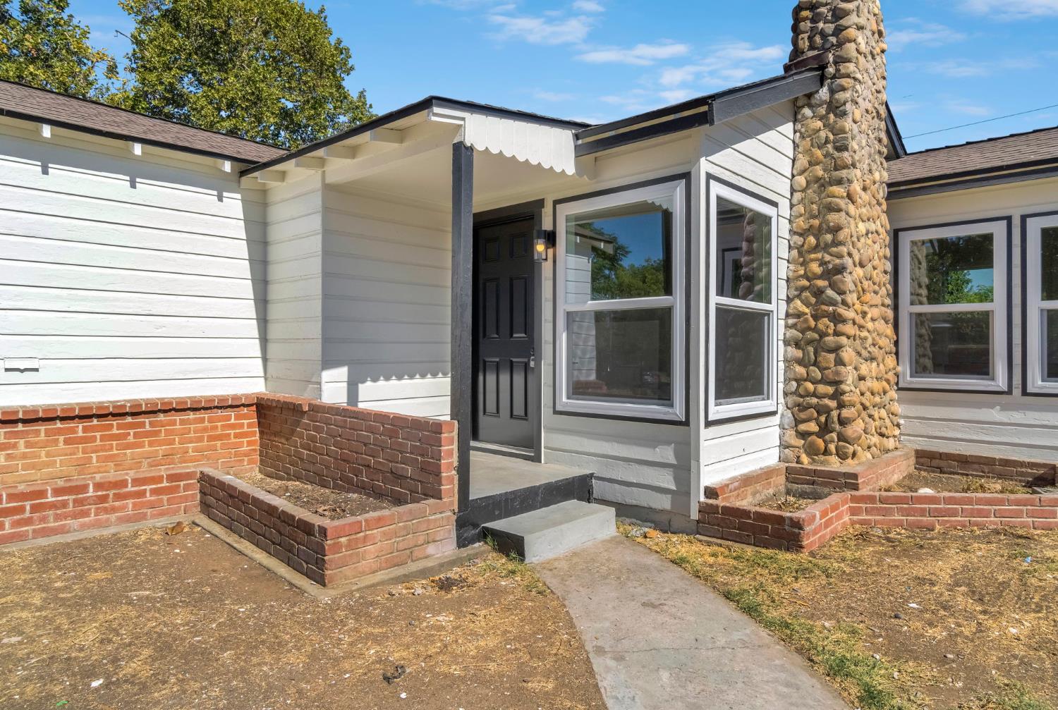 4245 E Ball Ave, Fresno, CA 93702
