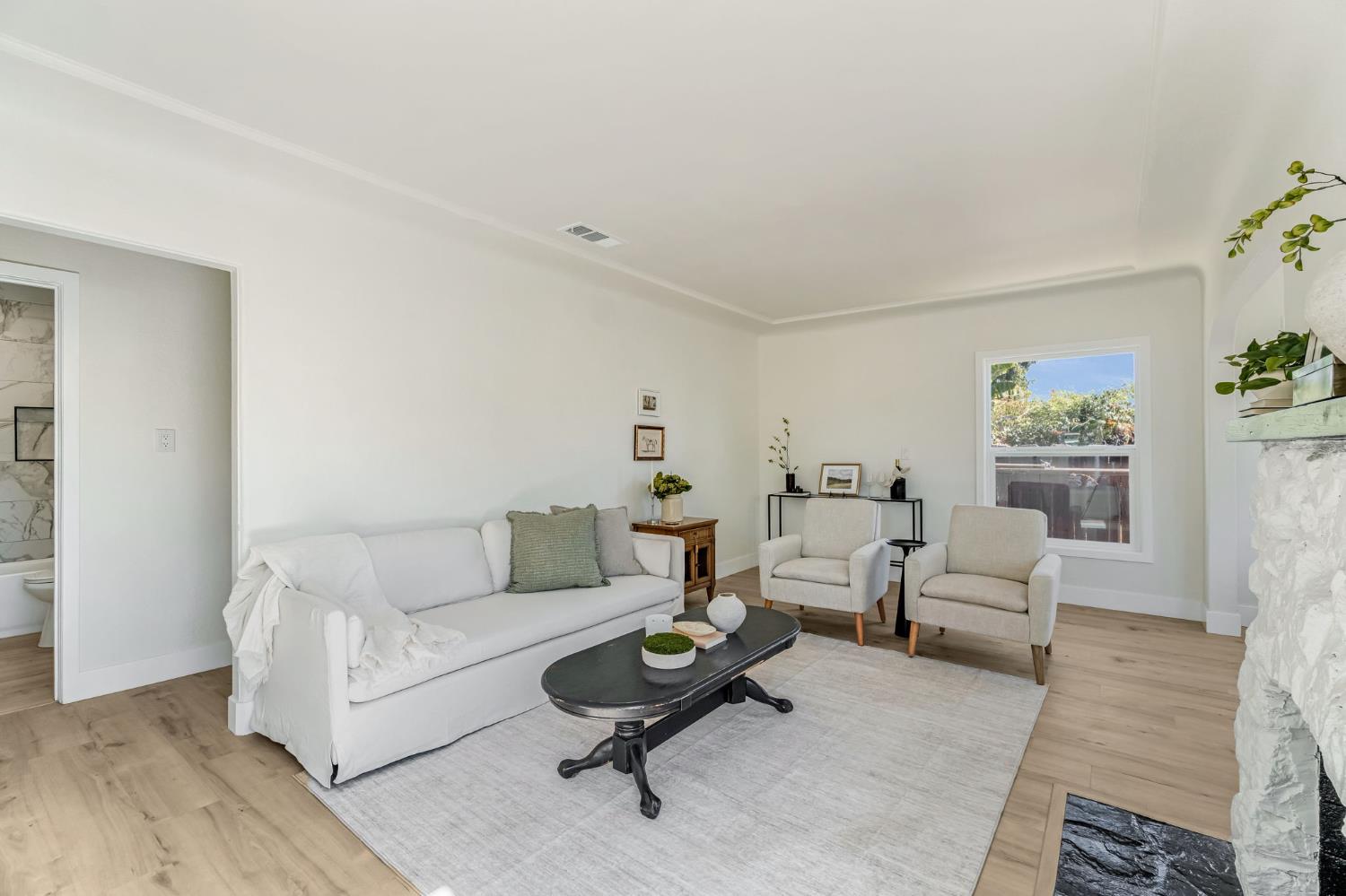 4245 E Ball Ave, Fresno, CA 93702