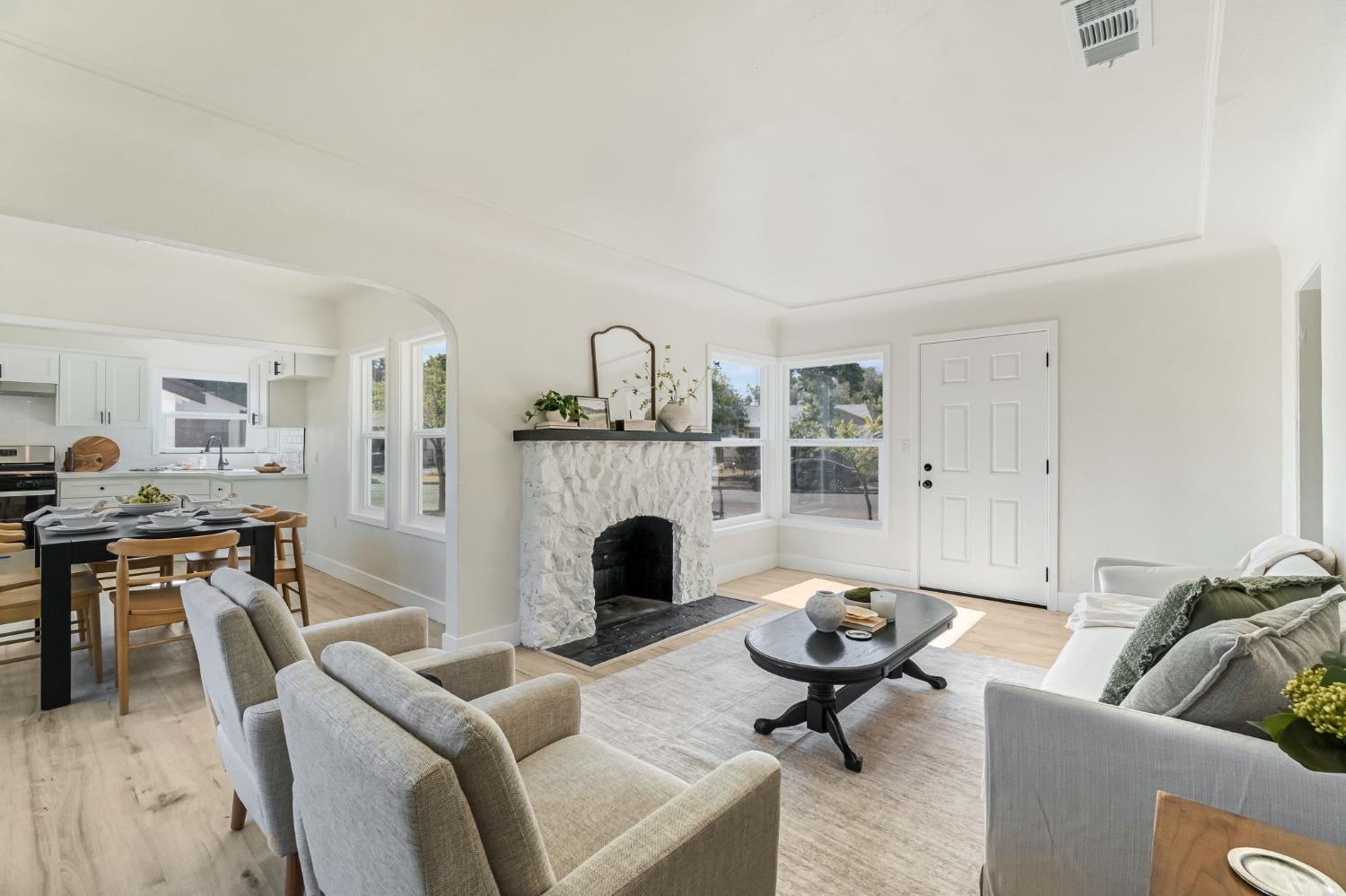 4245 E Ball Ave, Fresno, CA 93702