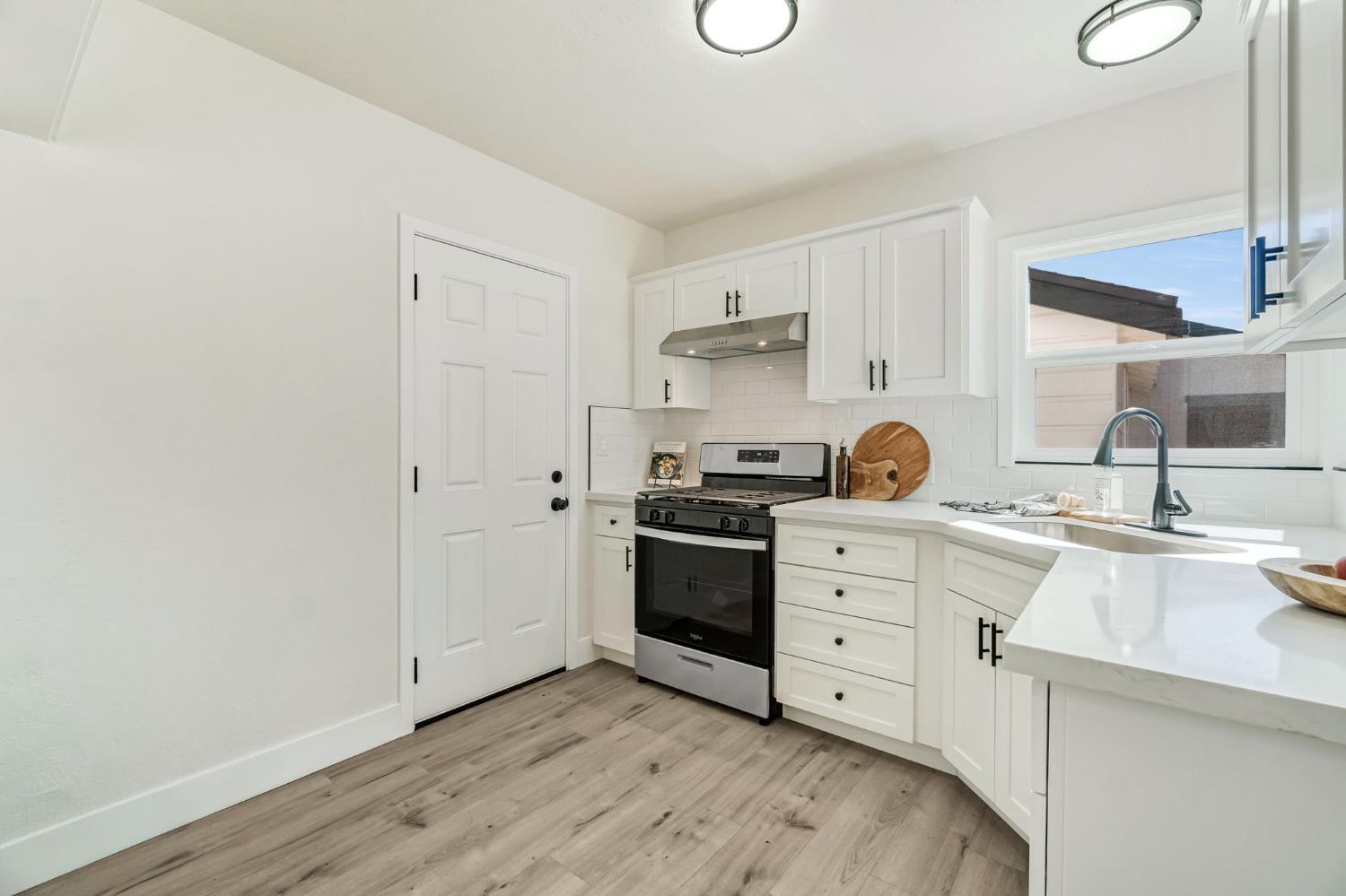 4245 E Ball Ave, Fresno, CA 93702