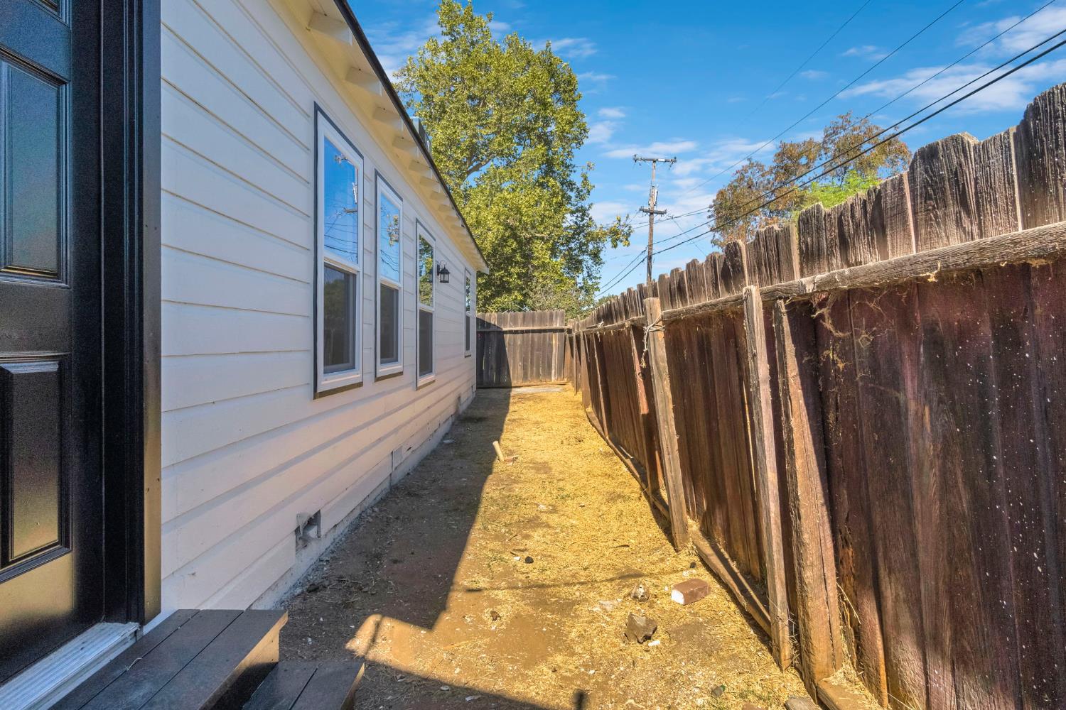 4245 E Ball Ave, Fresno, CA 93702