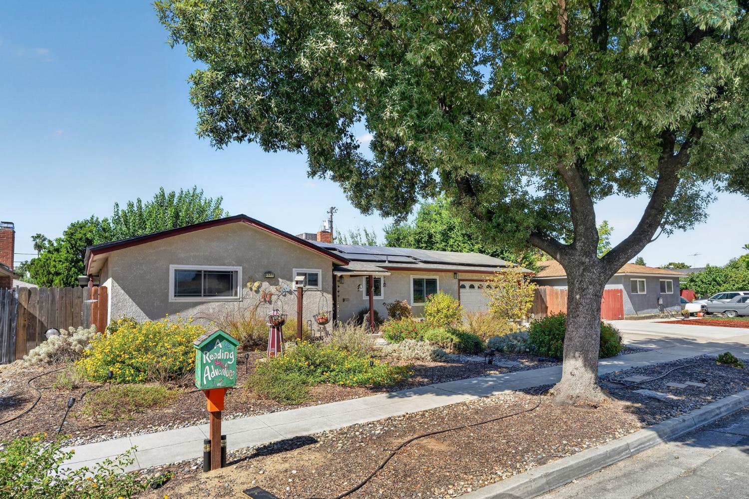 4553 E Redlands Ave, Fresno, CA 93726
