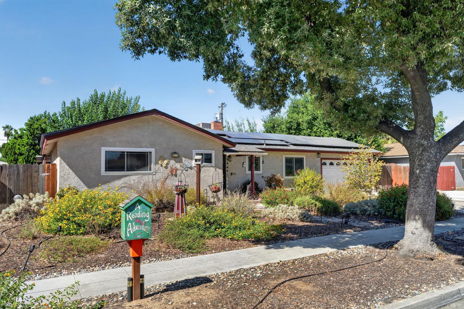 4553 E Redlands Ave, Fresno, CA 93726