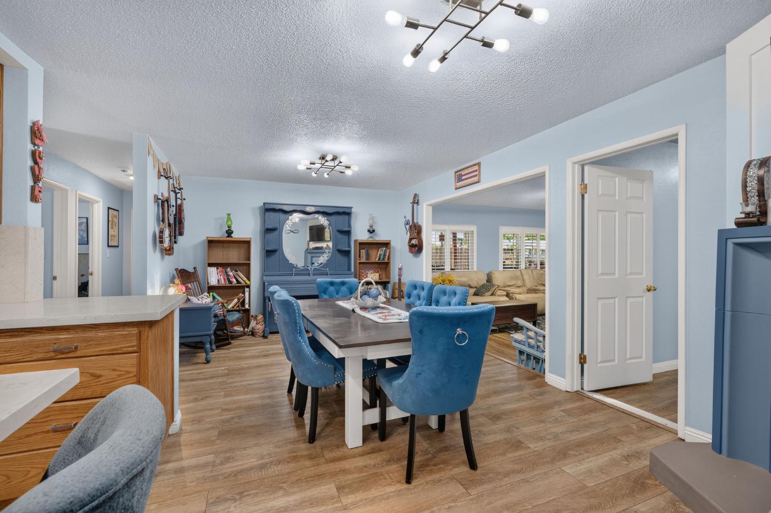 4553 E Redlands Ave, Fresno, CA 93726