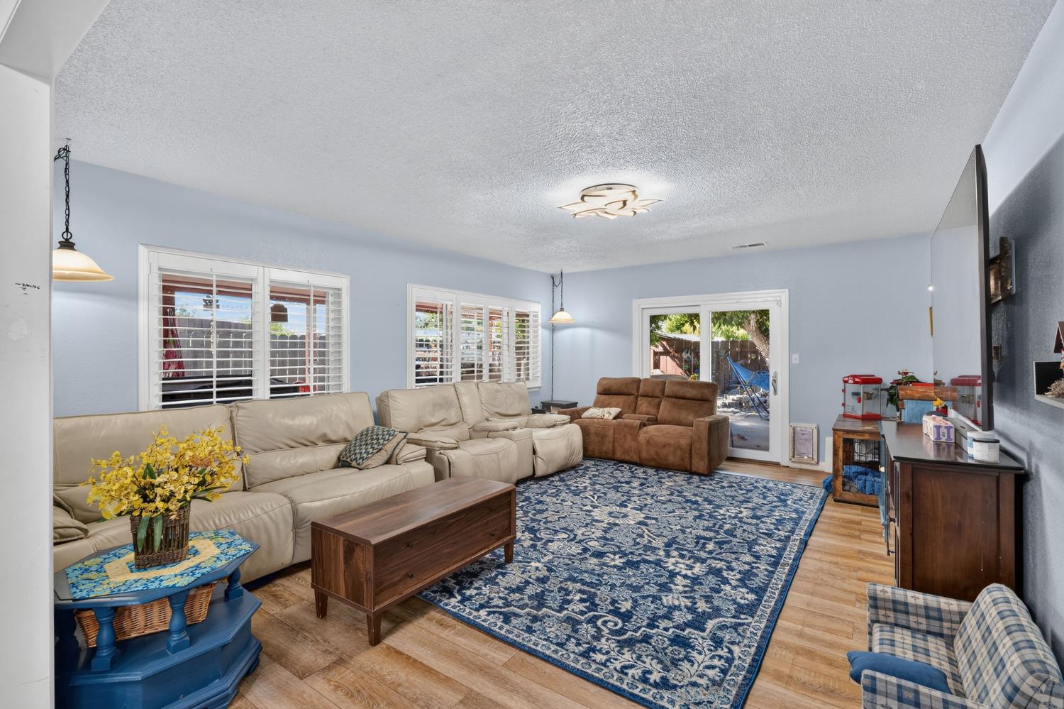 4553 E Redlands Ave, Fresno, CA 93726