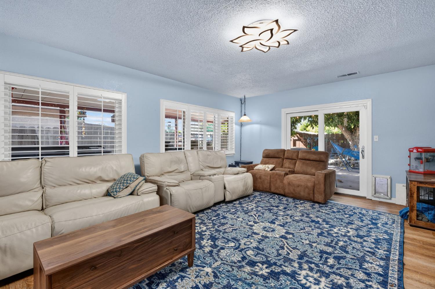 4553 E Redlands Ave, Fresno, CA 93726