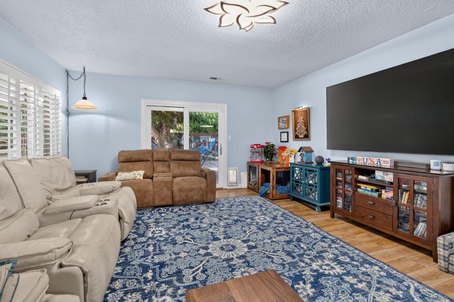 4553 E Redlands Ave, Fresno, CA 93726