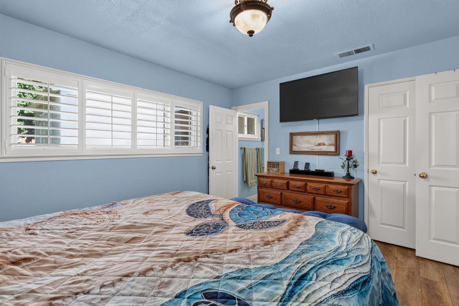 4553 E Redlands Ave, Fresno, CA 93726