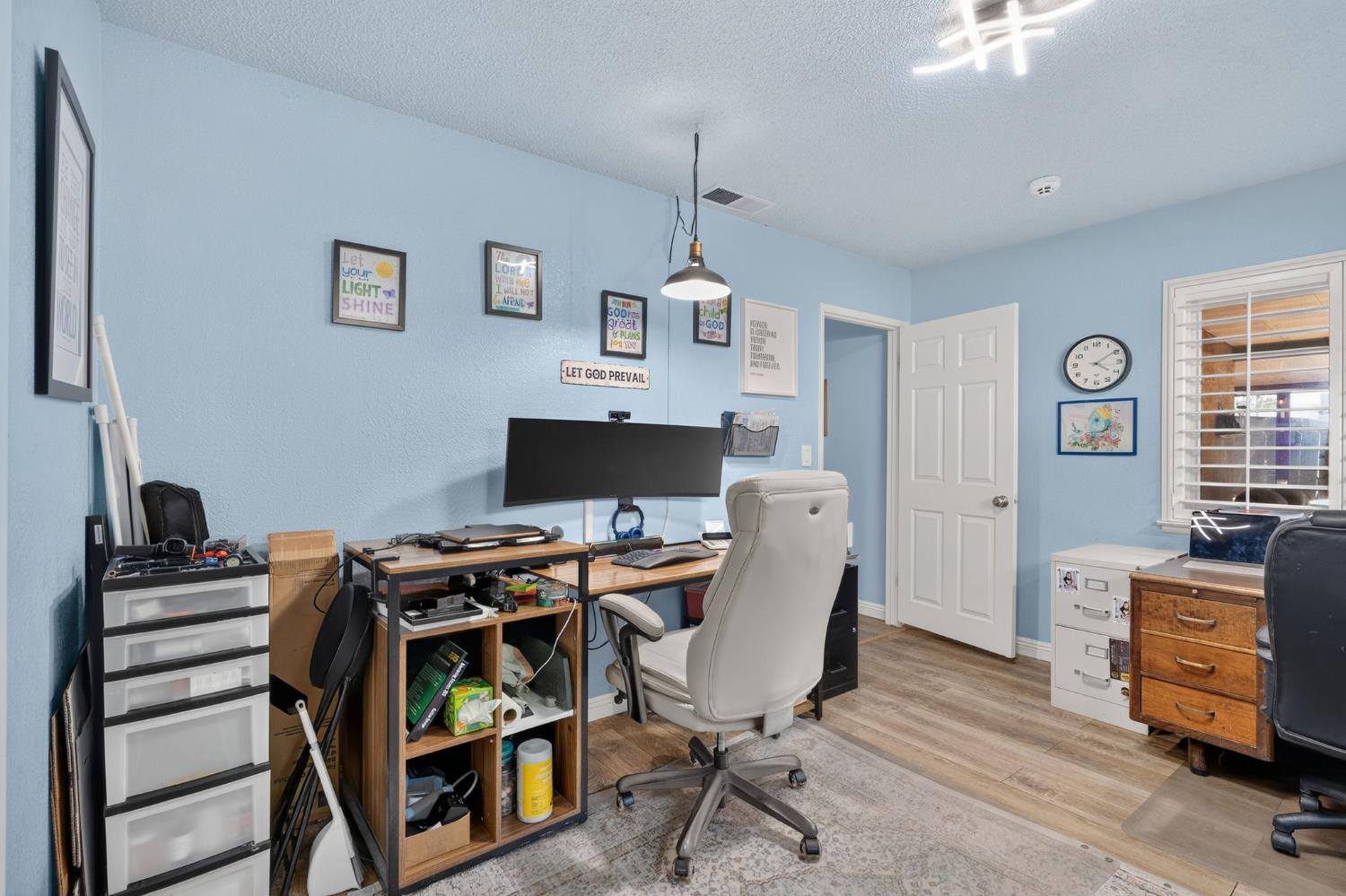 4553 E Redlands Ave, Fresno, CA 93726