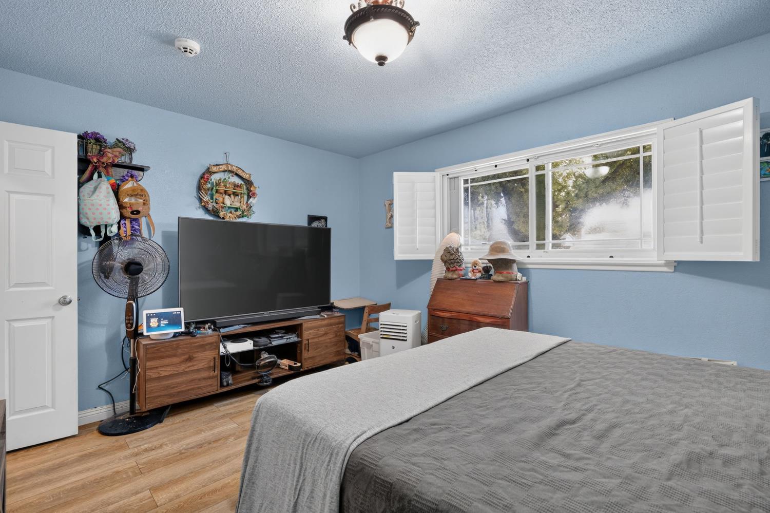 4553 E Redlands Ave, Fresno, CA 93726