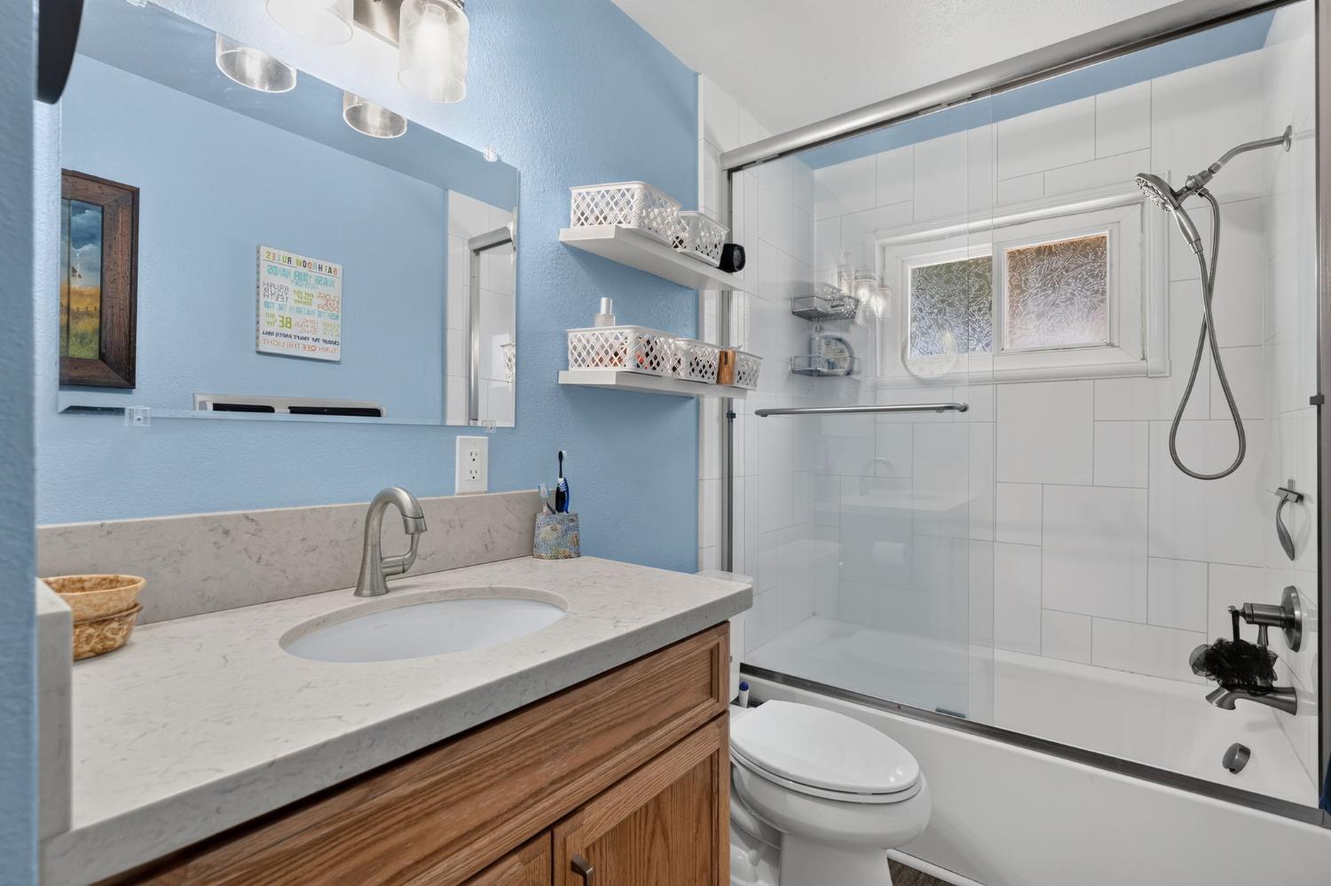 4553 E Redlands Ave, Fresno, CA 93726