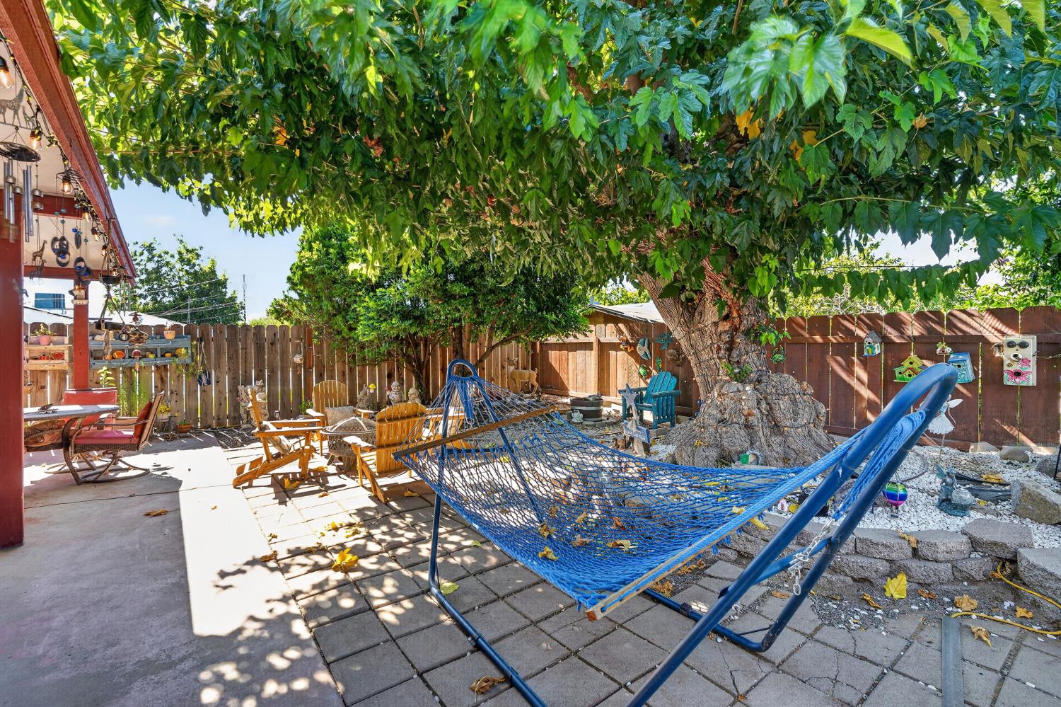 4553 E Redlands Ave, Fresno, CA 93726