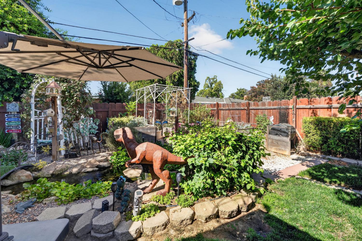 4553 E Redlands Ave, Fresno, CA 93726