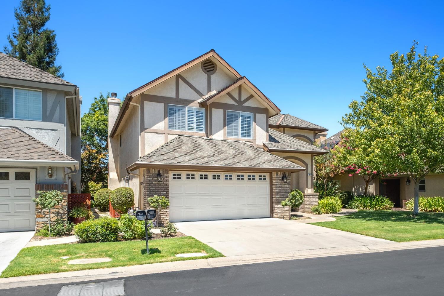 2888 W Kensington Ln, Fresno, CA 93711