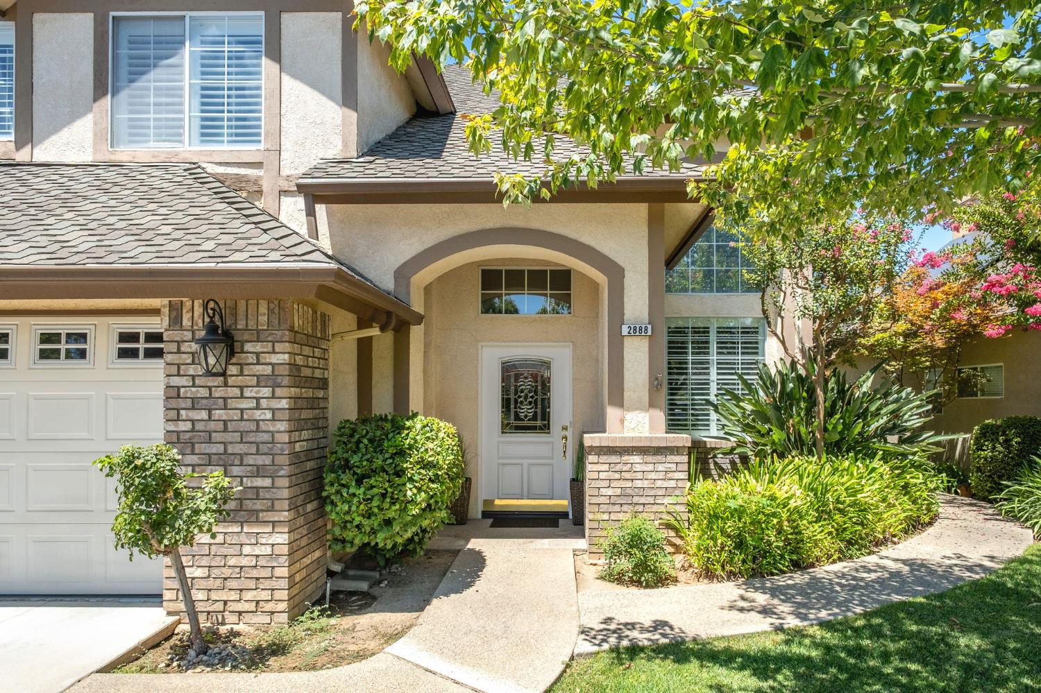 2888 W Kensington Ln, Fresno, CA 93711