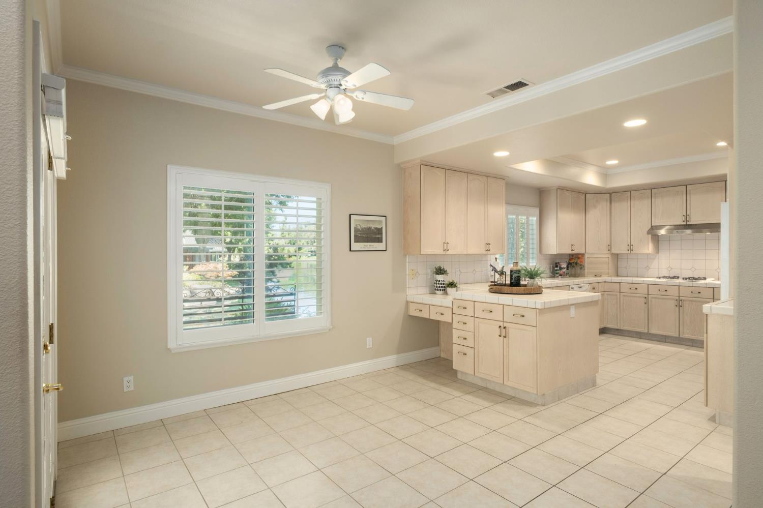 2888 W Kensington Ln, Fresno, CA 93711