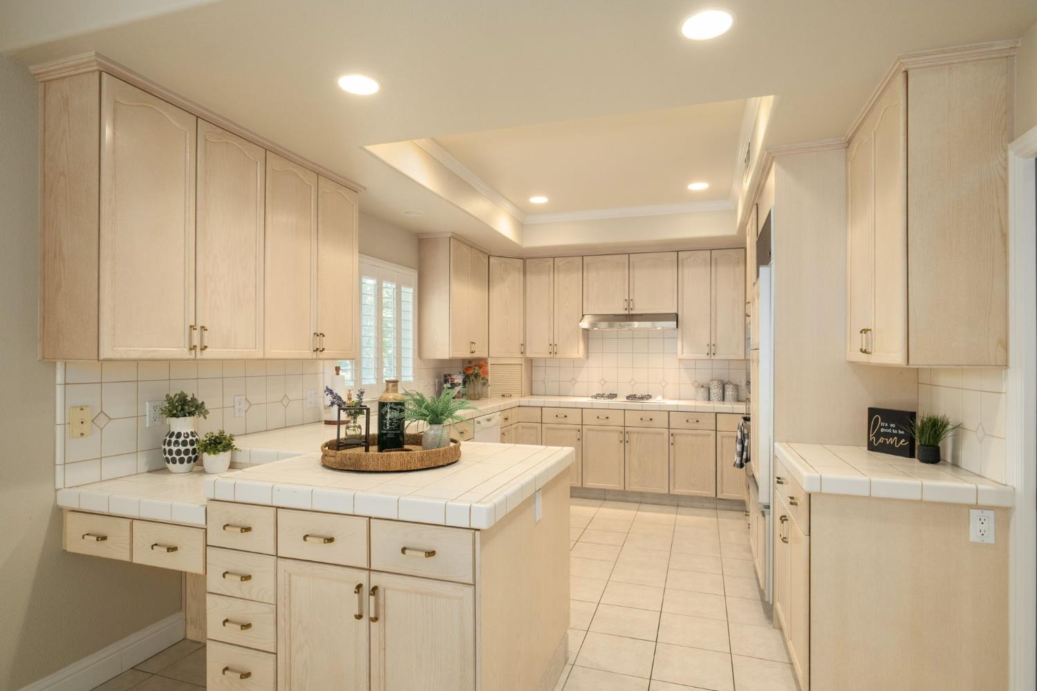 2888 W Kensington Ln, Fresno, CA 93711