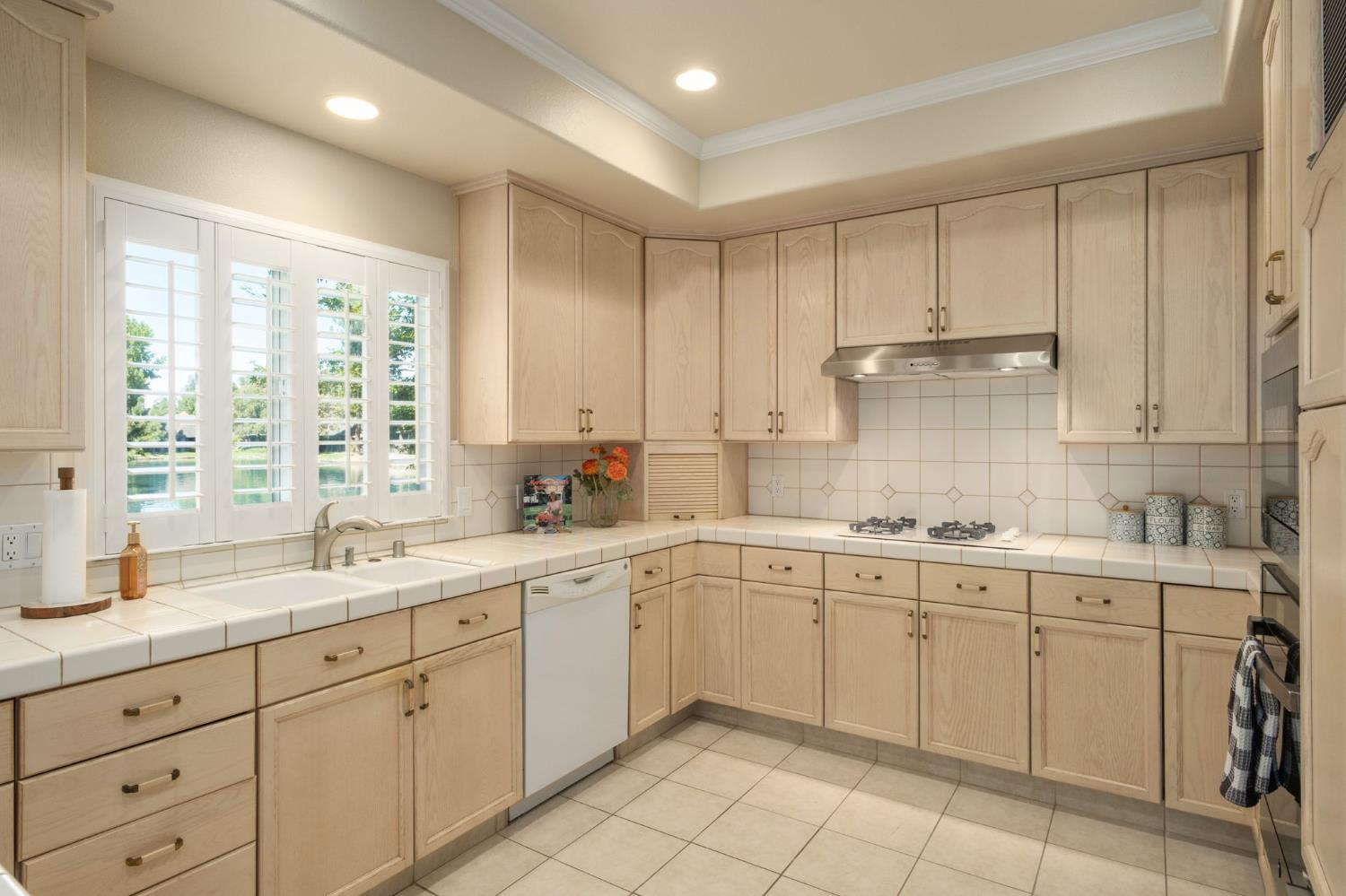2888 W Kensington Ln, Fresno, CA 93711