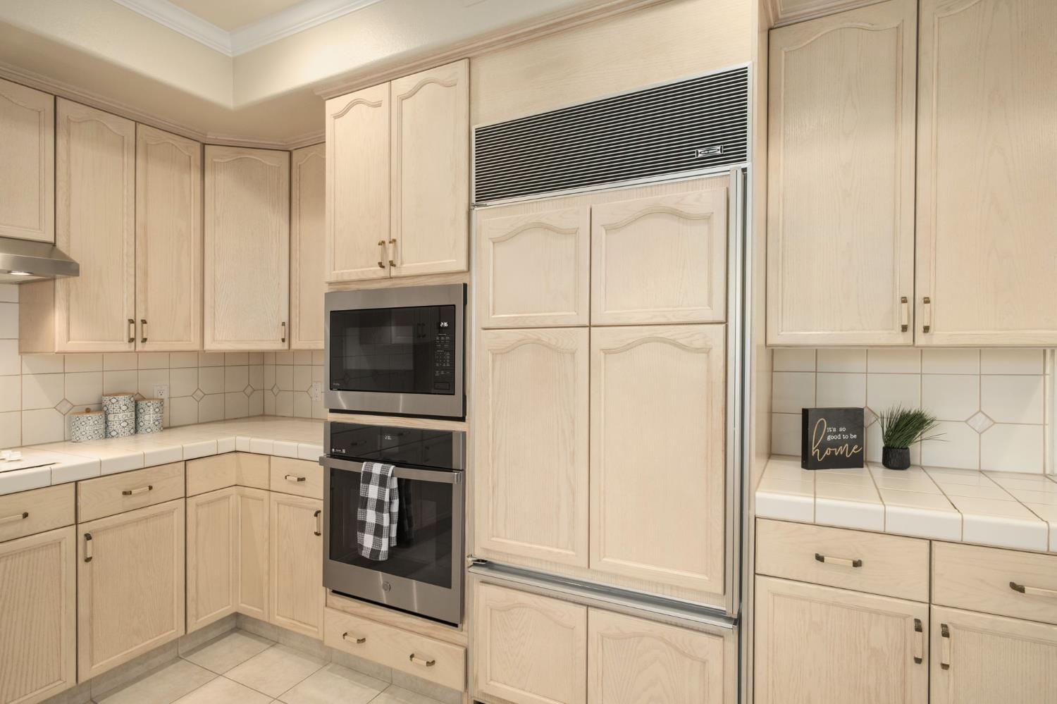 2888 W Kensington Ln, Fresno, CA 93711