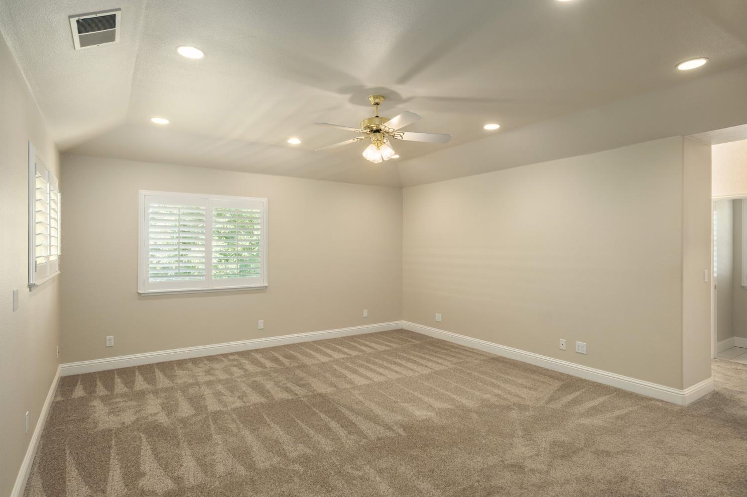 2888 W Kensington Ln, Fresno, CA 93711