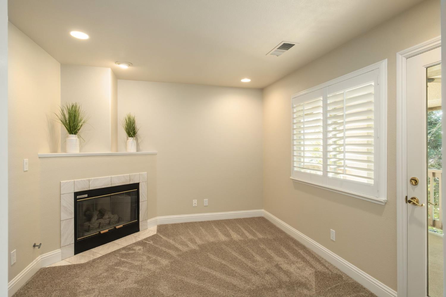 2888 W Kensington Ln, Fresno, CA 93711