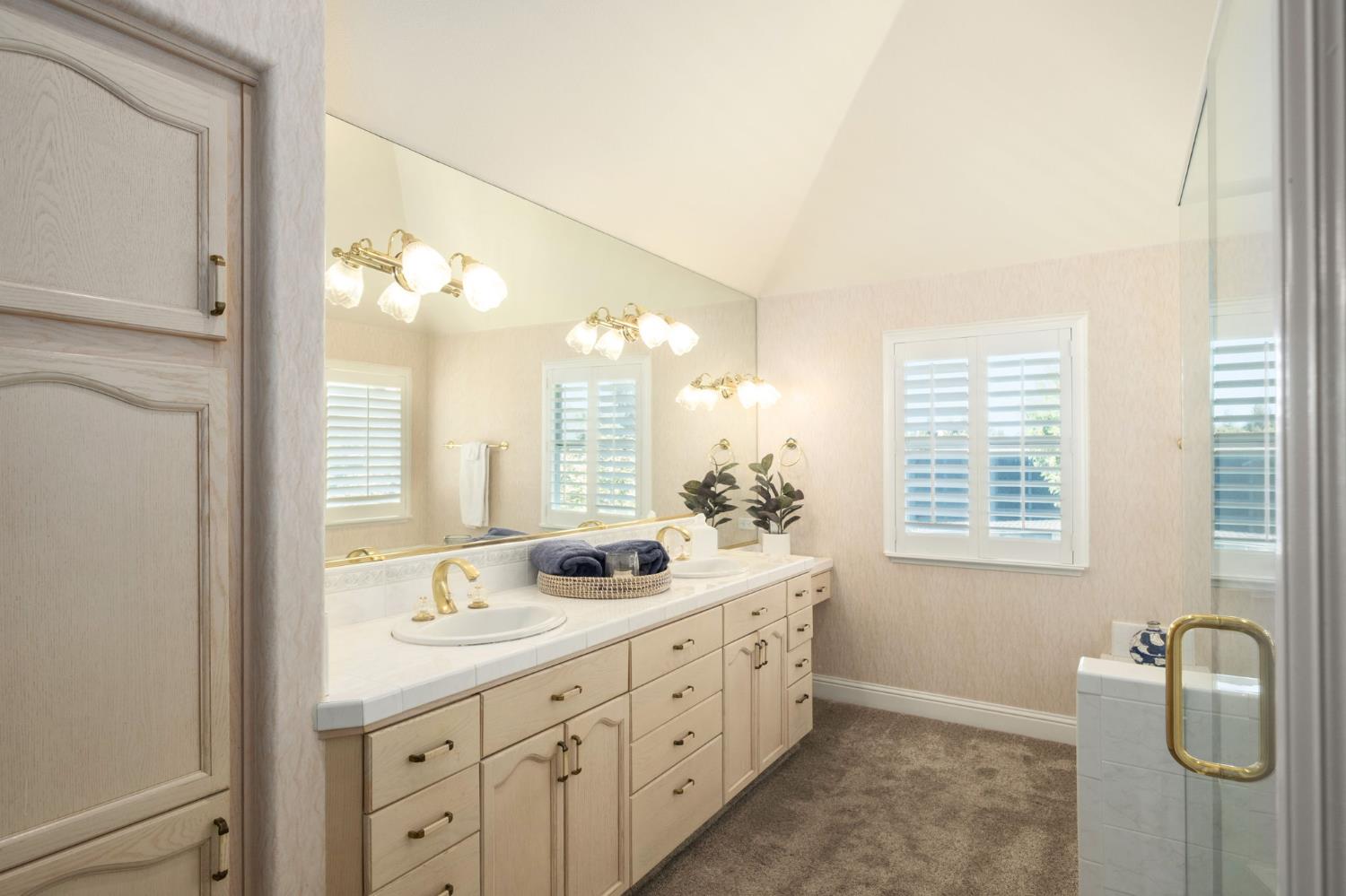 2888 W Kensington Ln, Fresno, CA 93711