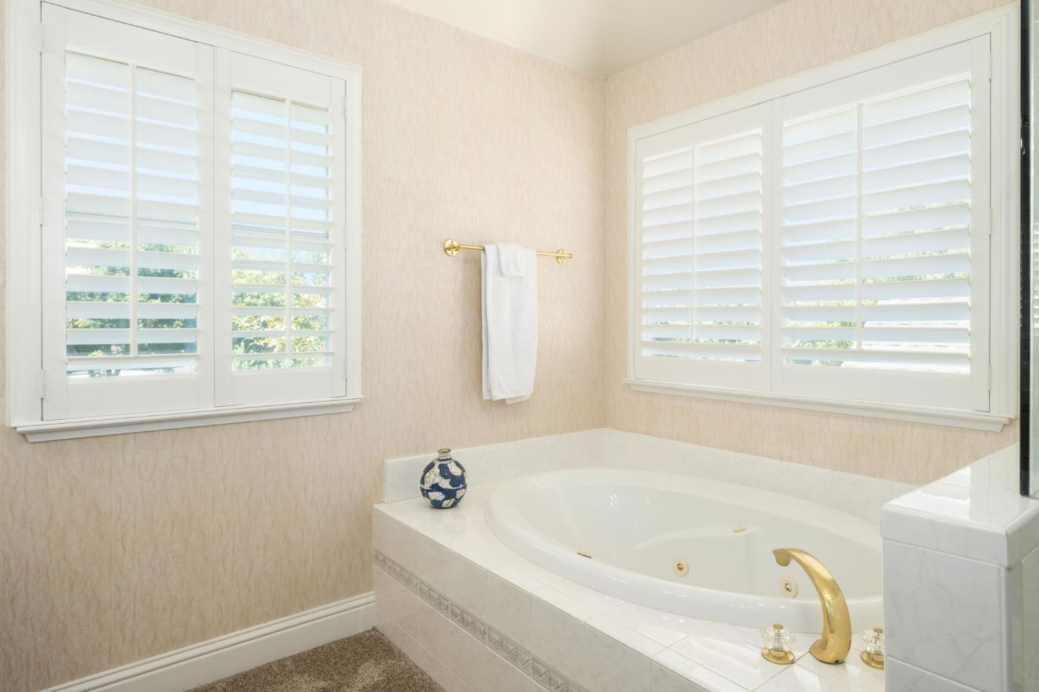2888 W Kensington Ln, Fresno, CA 93711