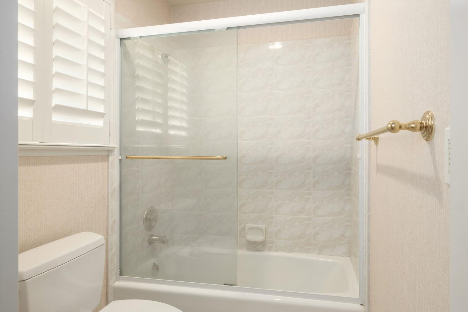 2888 W Kensington Ln, Fresno, CA 93711