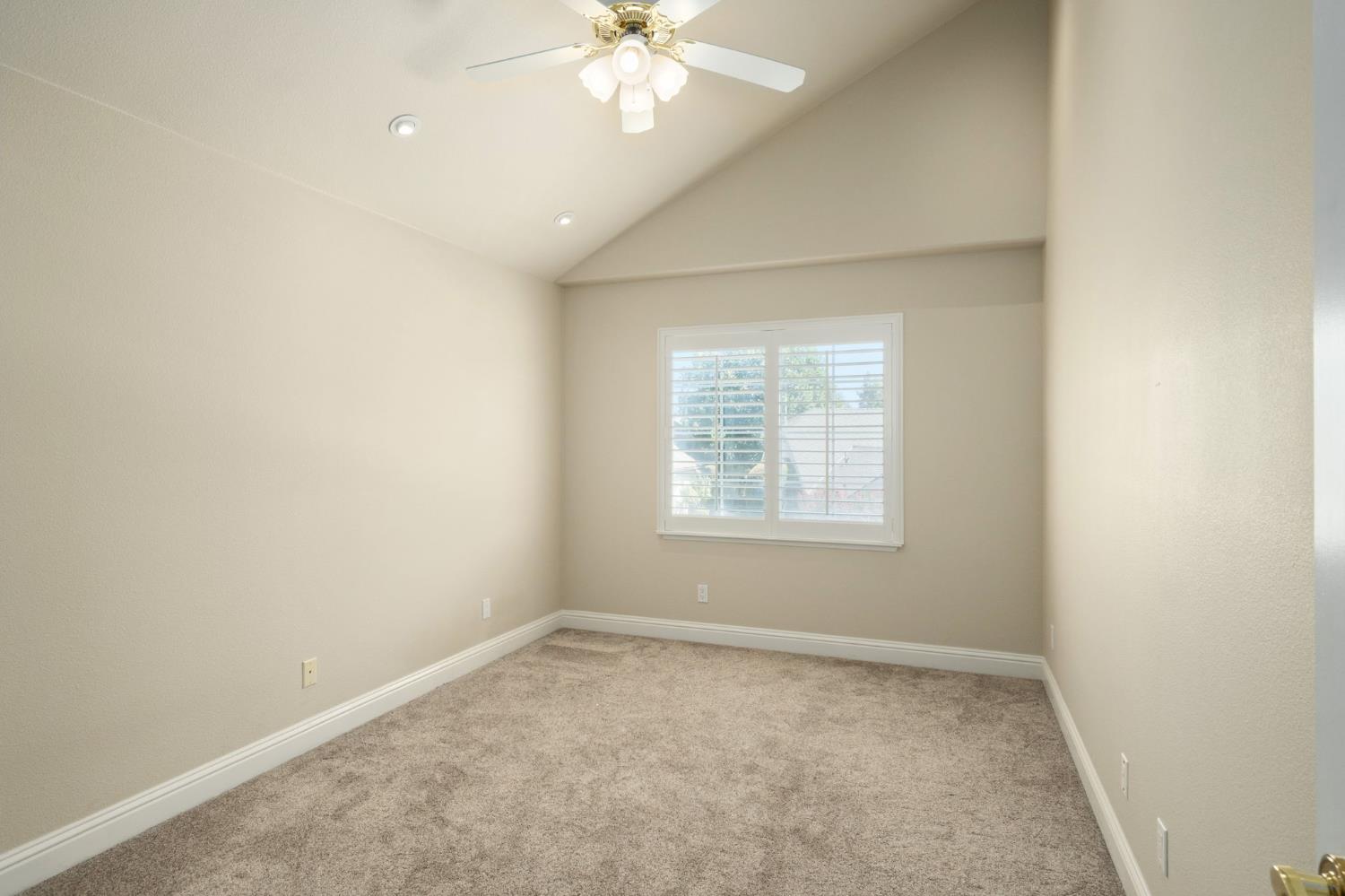 2888 W Kensington Ln, Fresno, CA 93711