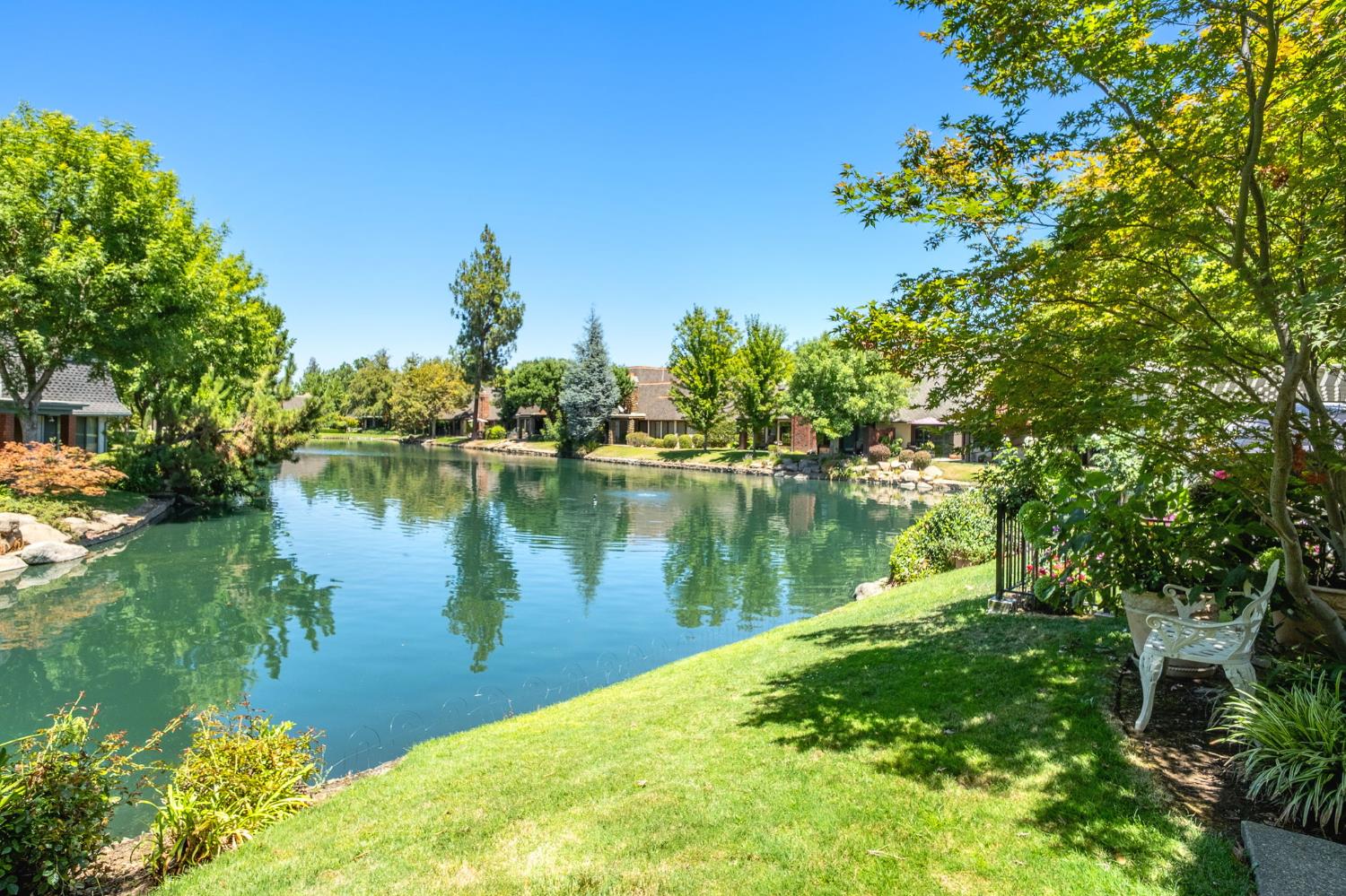 2888 W Kensington Ln, Fresno, CA 93711